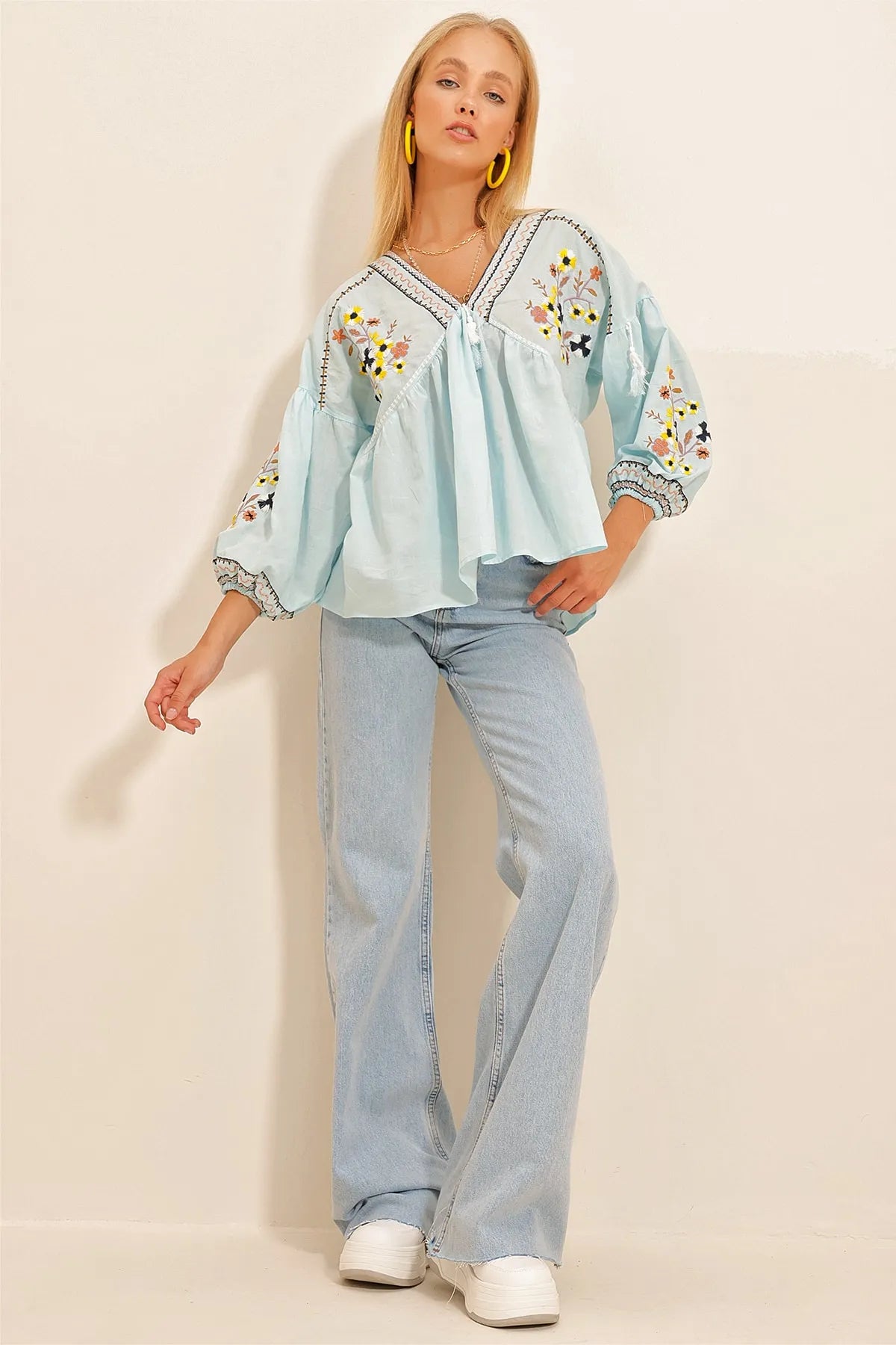 Trend Alaçatı Style Women's Blue V-Neck Balloon Sleeve Embroidered Blouse Loose Oversized Blouse