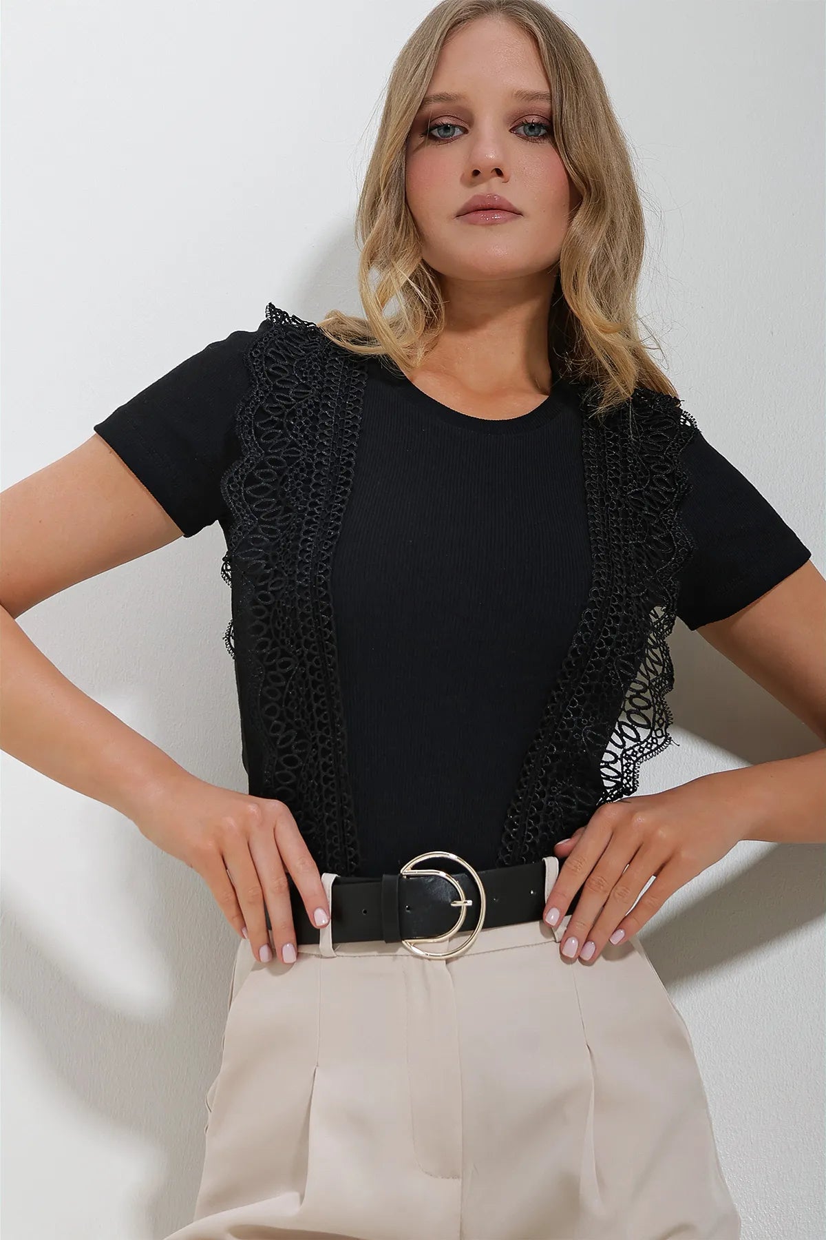 Trend Alaçatı Style Women's Crew Neck Guipure Detailed Blouse Wrap Front Blouse