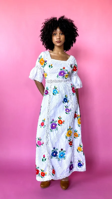 1960s White Floral Embroidered Maxi Dress, sz. S Stylish Empire Waist Maxi Dress