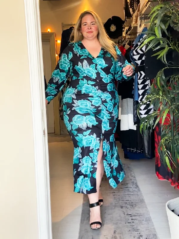 Isla Plus Size Floral Printed Mermaid Maxi Dress Comfortable Plunging Neckline Maxi Dress Isla Plus Size Floral Printed Mermaid Maxi Dress Comfortable Plunging Neckline Maxi Dress